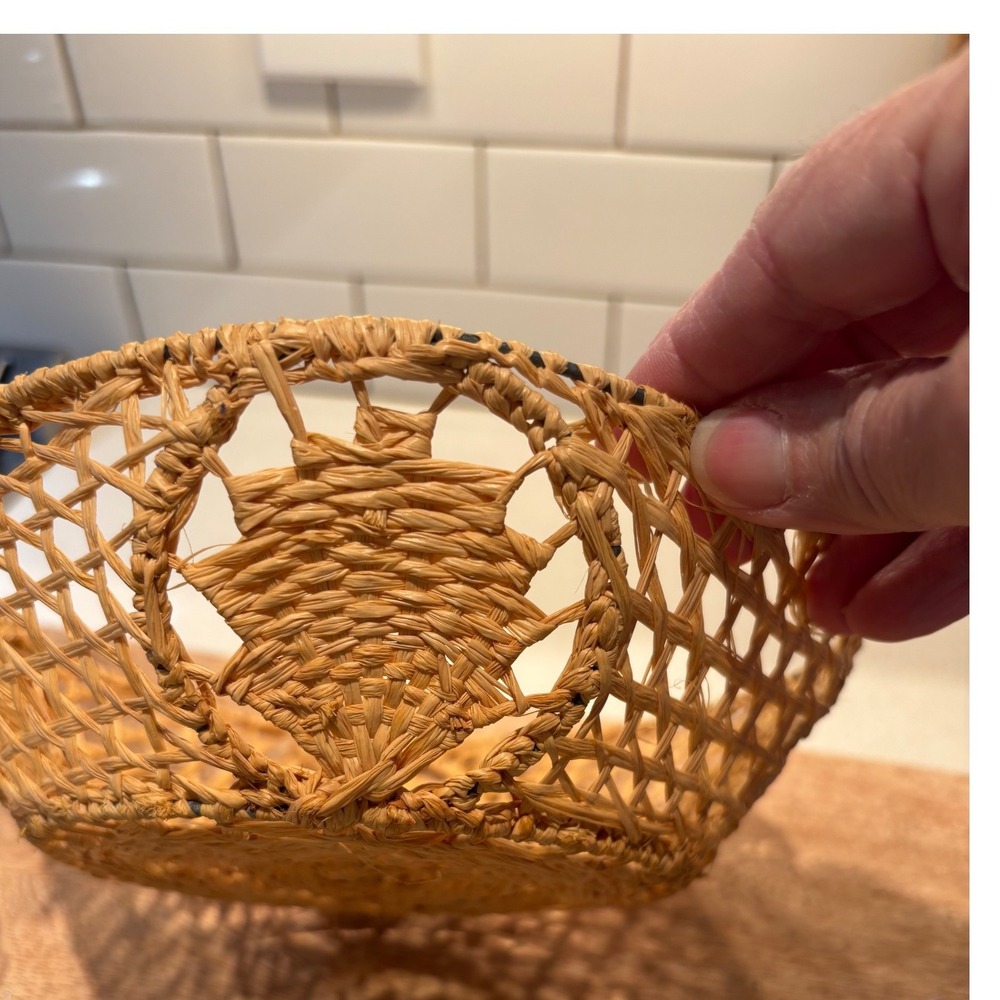 Vintage Hand Woven Raffia Basket Round Boho Decorative Bowl Natural Straw Shell